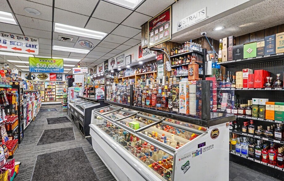 More Photos Of 877 Washington Ave, Holland Convenience Store For Sale