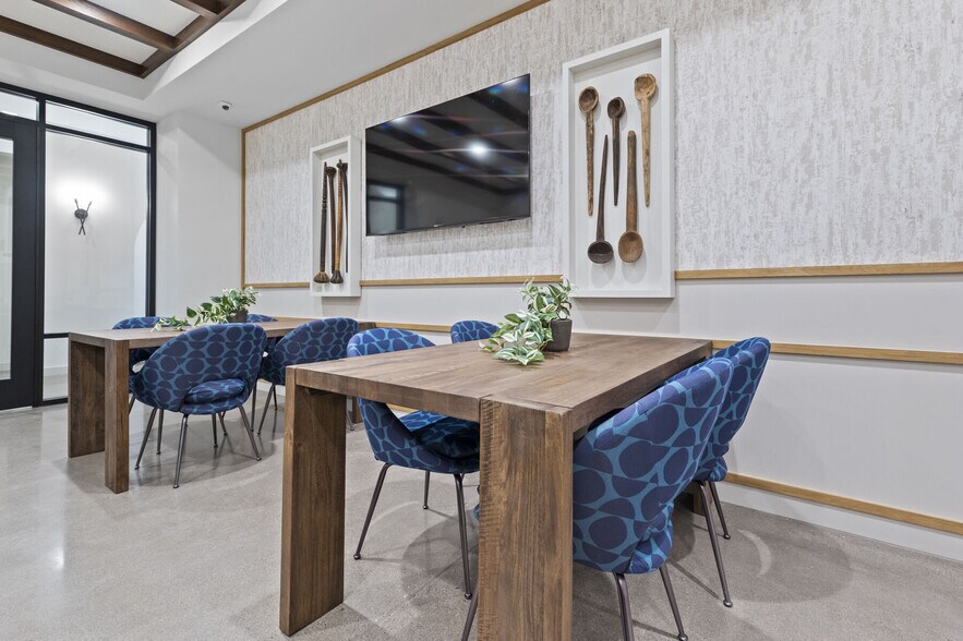 More Photos Of 2040-2060 N Scottsdale Rd, Scottsdale Apartments For Lease