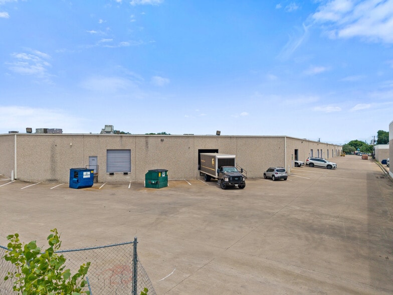 More Photos Of 11601 Plano Rd, Dallas Unknown For Lease
