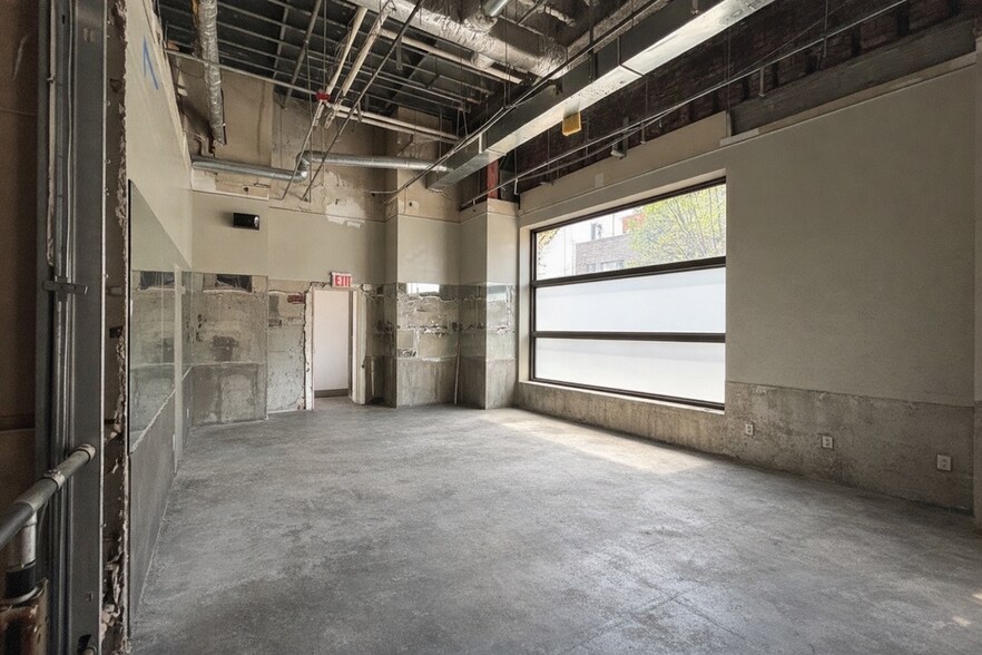 More Photos Of 41 Box St, Brooklyn Office For Lease