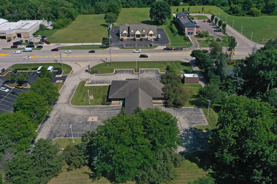 More Photos Of 170 N Il Route 31, Crystal Lake Bank For Lease