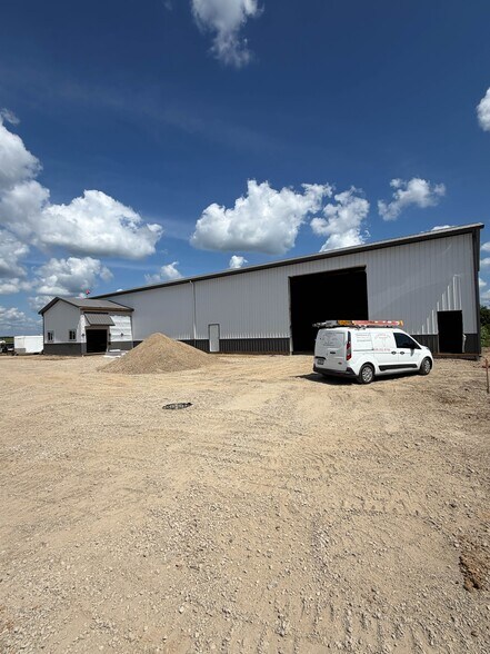 More Photos Of 3810 Drew Ave, Sandwich Light Manufacturing For Lease