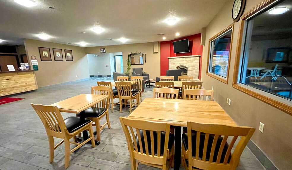 More Photos Of 717 E Bannerman Ave, Redgranite Hotel For Sale