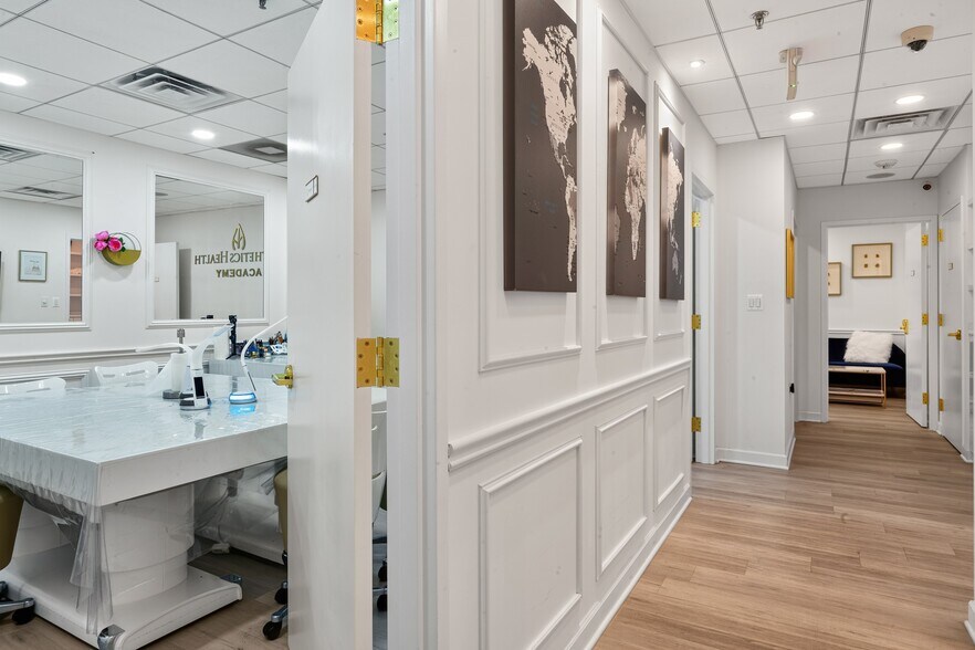 More Photos Of 7601 Lewinsville Rd, McLean Medical For Sale
