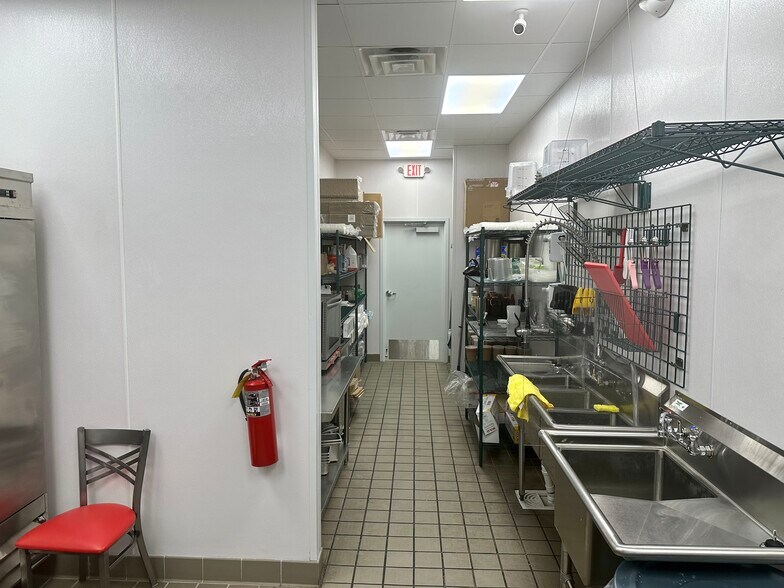 More Photos Of 391 Quill Dr, Dawsonville General Retail For Lease