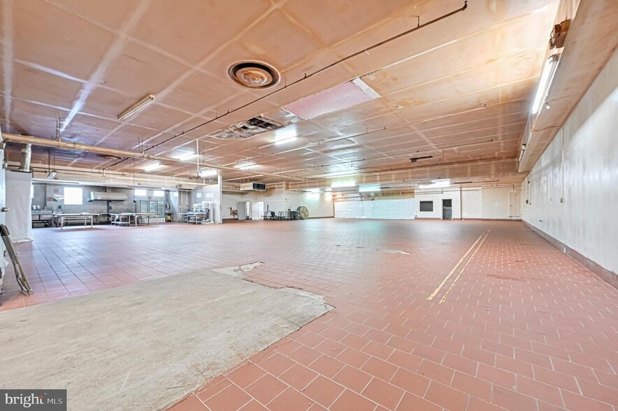 More Photos Of 13 N East Blvd, Vineland Flex For Lease