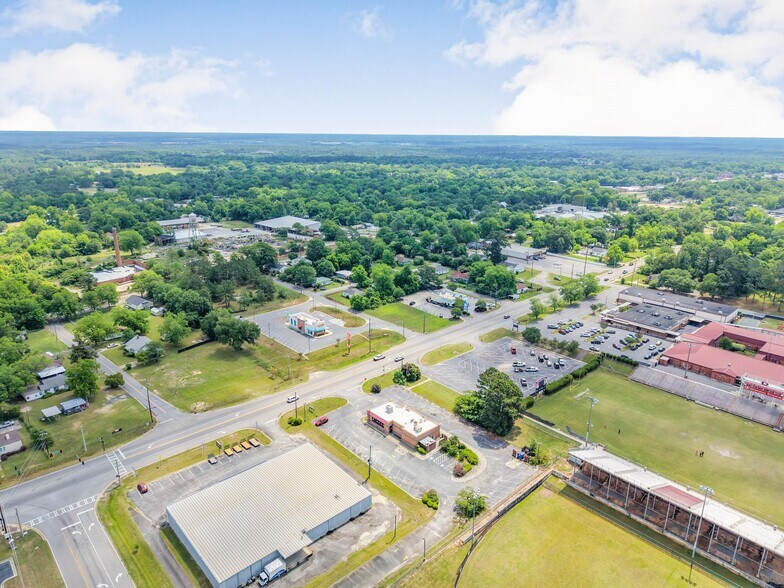 More Photos Of 6121 Oak St, Eastman Restaurant For Sale