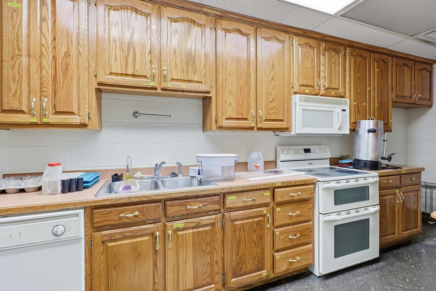 More Photos Of 117 E 4th St, Joplin Office For Sale