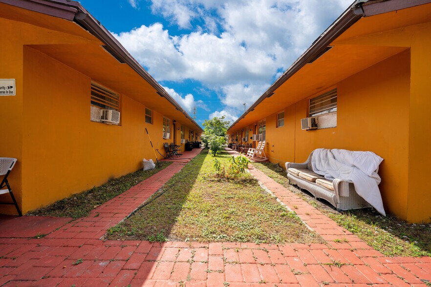 More Photos Of 129-131 SE 5th St, Hallandale Beach Multifamily For Sale