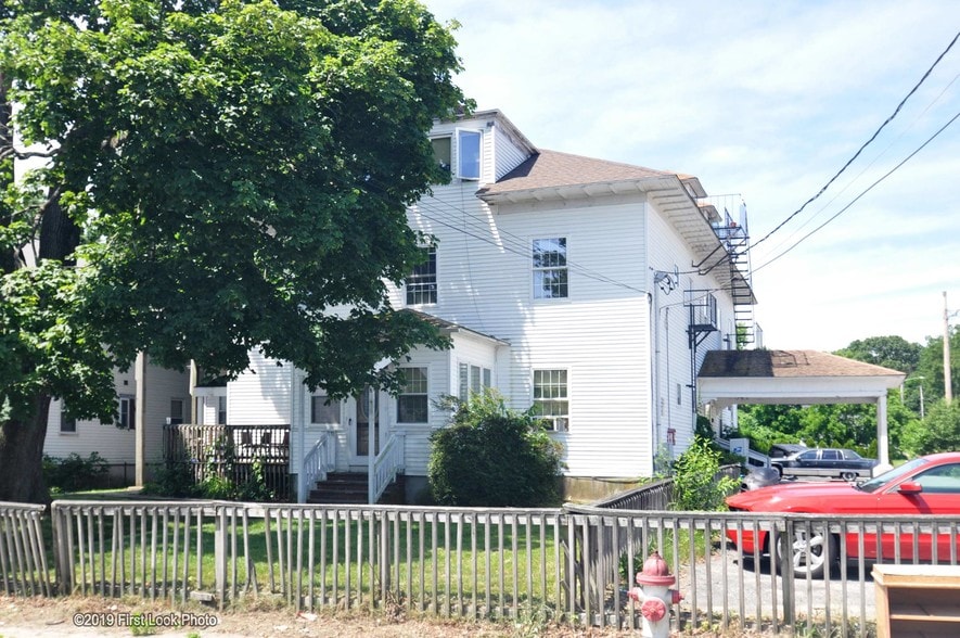 More Photos Of 82 Pond St, West Warwick Apartments For Sale