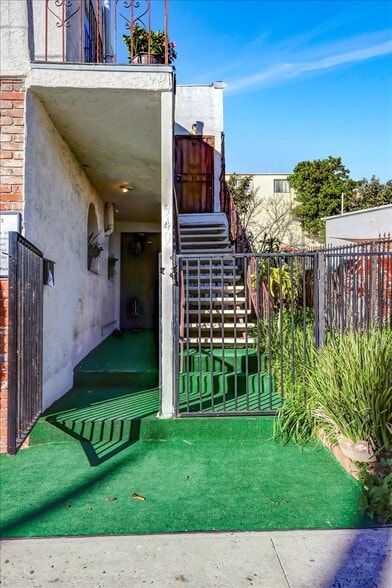 More Photos Of 540 27th St, San Diego Storefront Retail Office For Sale