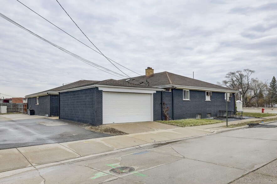 More Photos Of 23919 John R Rd, Hazel Park Freestanding For Sale