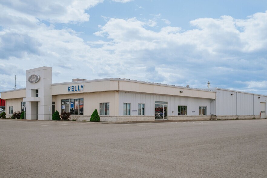 More Photos Of 105 Laurell Rd, Gander Showroom For Sale