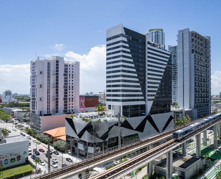 More Photos Of 115 SW 8th St, Miami Restaurant For Sale