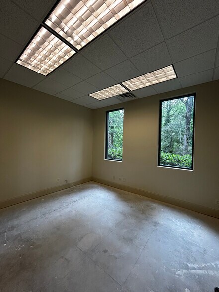 More Photos Of 630 Kennesaw Due West Rd, Kennesaw Office For Sale
