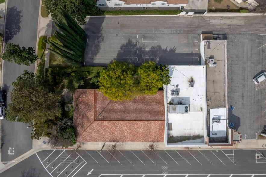 More Photos Of 2065-2095 Huntington Dr, San Marino Office For Sale