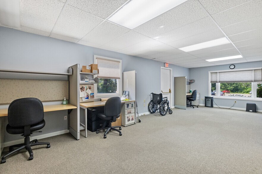 More Photos Of 214 Lake St, Bristol Office For Sale