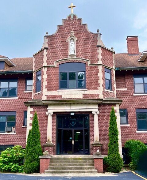 More Photos Of 2408 W Heading Ave, West Peoria Healthcare For Sale