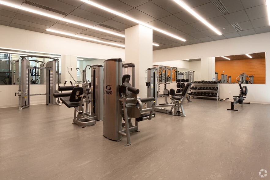 More Photos Of 100 Penn Sq E, Philadelphia Office For Lease