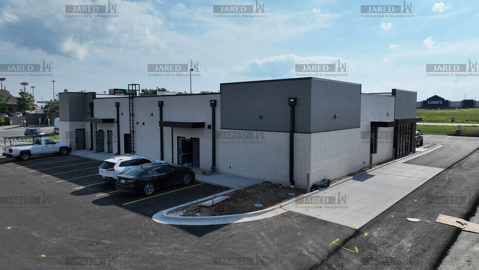 More Photos Of 1565-1585 S Jefferson Ave, Lebanon General Retail For Lease