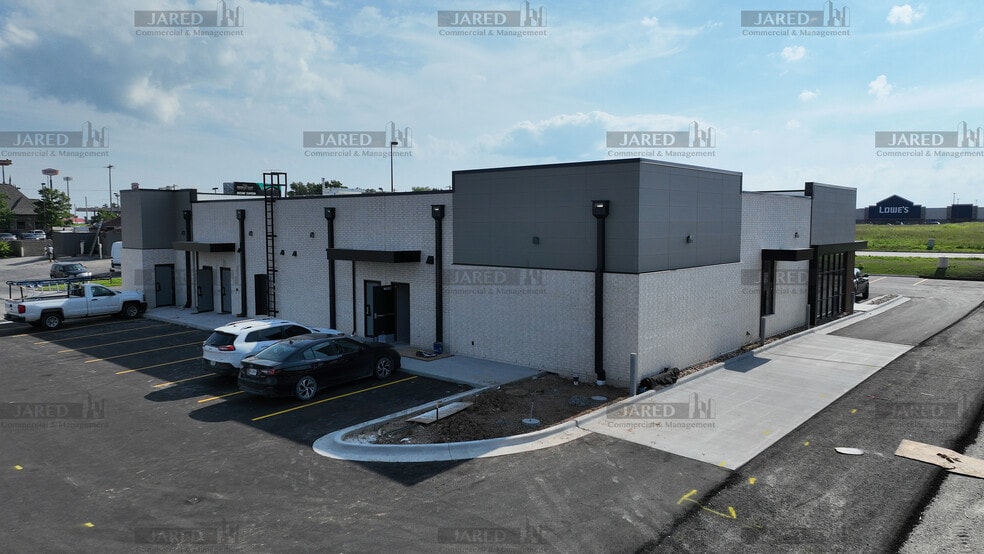 More Photos Of 1565-1585 S Jefferson Ave, Lebanon General Retail For Lease
