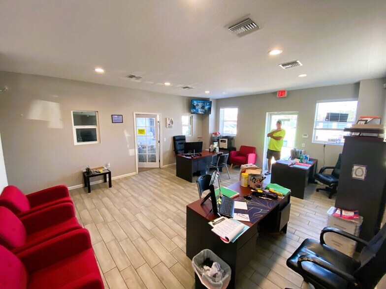 More Photos Of 5004 15th E st, Bradenton Industrial For Sale