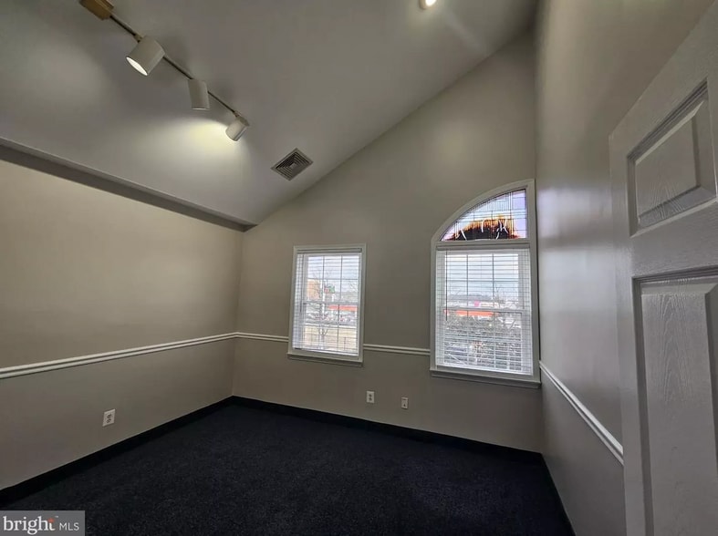 More Photos Of 7500-7516 Diplomat Dr, Manassas Office For Lease