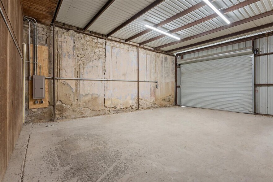 More Photos Of 125 N Pecan St, Hico General Retail For Sale