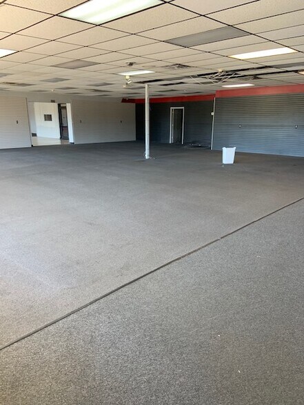 More Photos Of 2015 Family Cir, Lexington Freestanding For Lease
