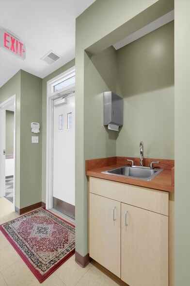 More Photos Of 3208 College Dr, Louisville Office Residential For Lease