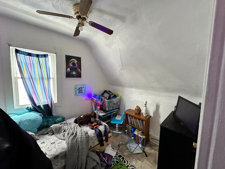 More Photos Of 1831 N C St, Elwood Apartments For Sale