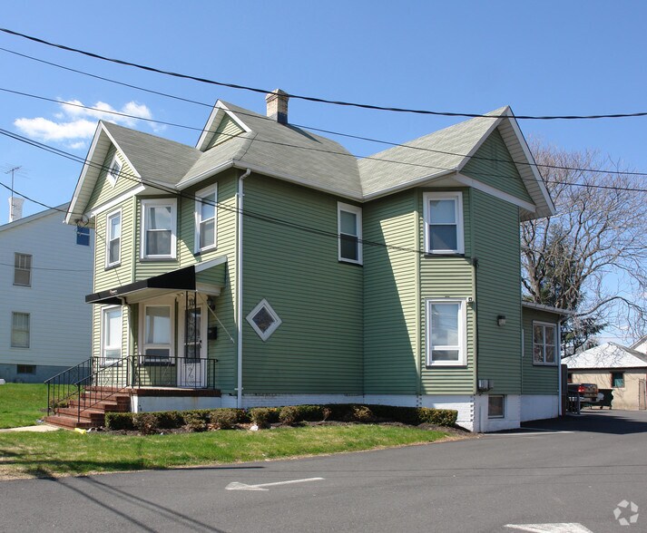 More Photos Of 119 Main St, South River Office For Sale