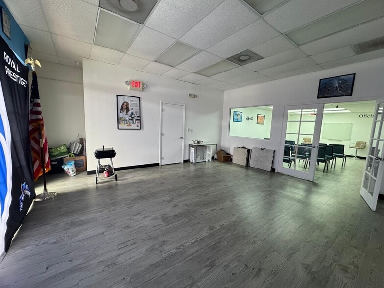 More Photos Of 2830 Winkler Ave, Fort Myers Office Residential For Lease