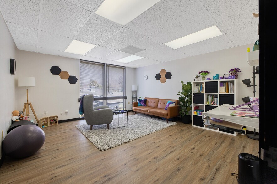 More Photos Of 1620 W Mineral King Ave, Visalia Office For Sale