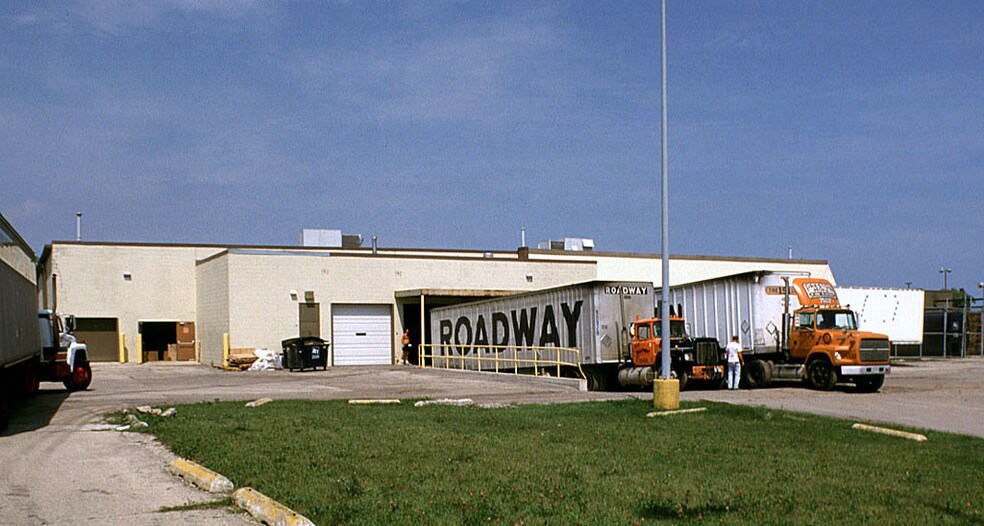 More Photos Of 3232 N Lewis Ave, Waukegan Unknown For Lease