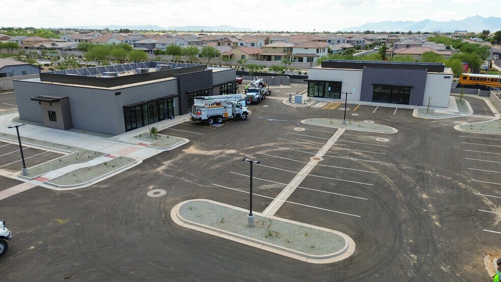 More Photos Of 5897 91st Ave, Glendale General Retail For Sale