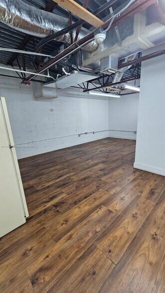 More Photos Of 1723-1745 W 37th St, Hialeah Showroom For Sale