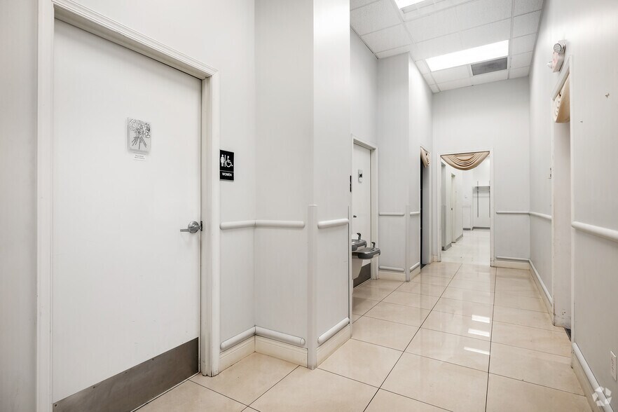 More Photos Of 1260-1270 S La Cienega Blvd, Los Angeles Unknown For Lease