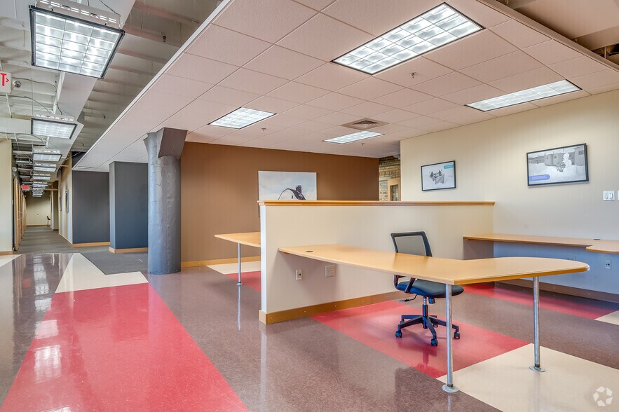 More Photos Of 118 S Adams St, Green Bay Coworking Space