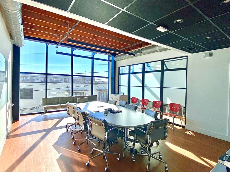 More Photos Of 400 Bryan Ave, Fort Worth Storefront Retail Office For Lease