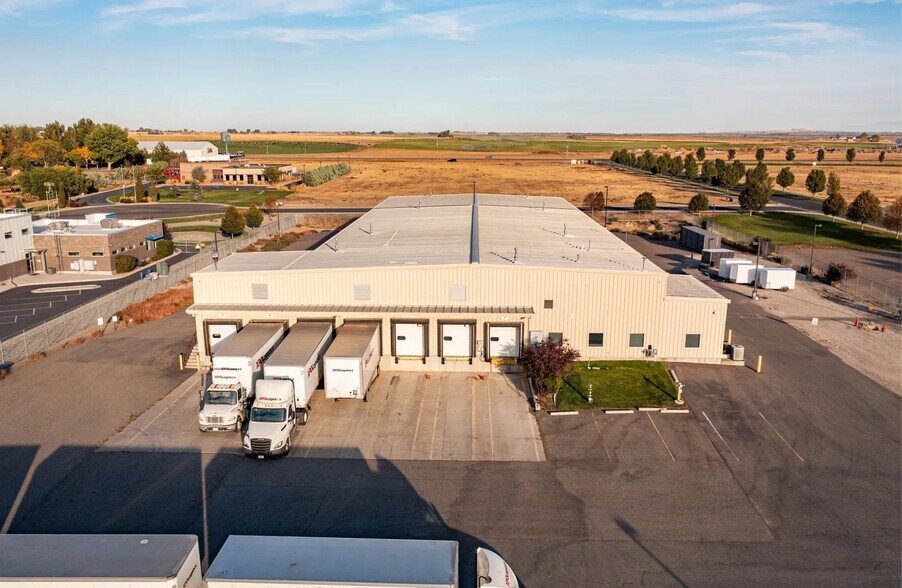 More Photos Of 382 American Ave, Jerome Warehouse For Lease