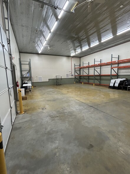 More Photos Of 74 E Hill St, Mount Juliet Office For Lease