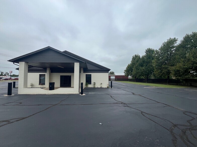 More Photos Of 1001 N Council Rd, Oklahoma City Office For Sale