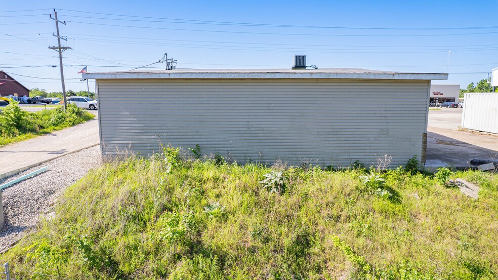 More Photos Of 414 Highway 42, Osage Beach Flex For Sale