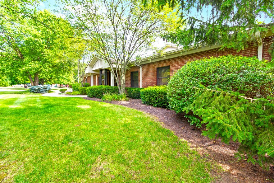 More Photos Of 1542 E Greyhound Pass, Carmel Medical For Lease