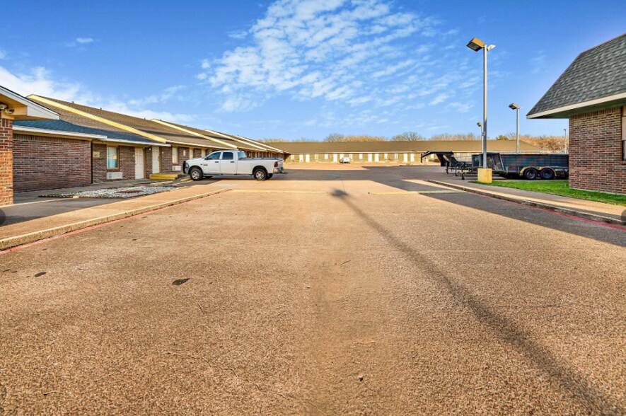More Photos Of 2701 S Burleson Blvd, Burleson Hotel For Sale