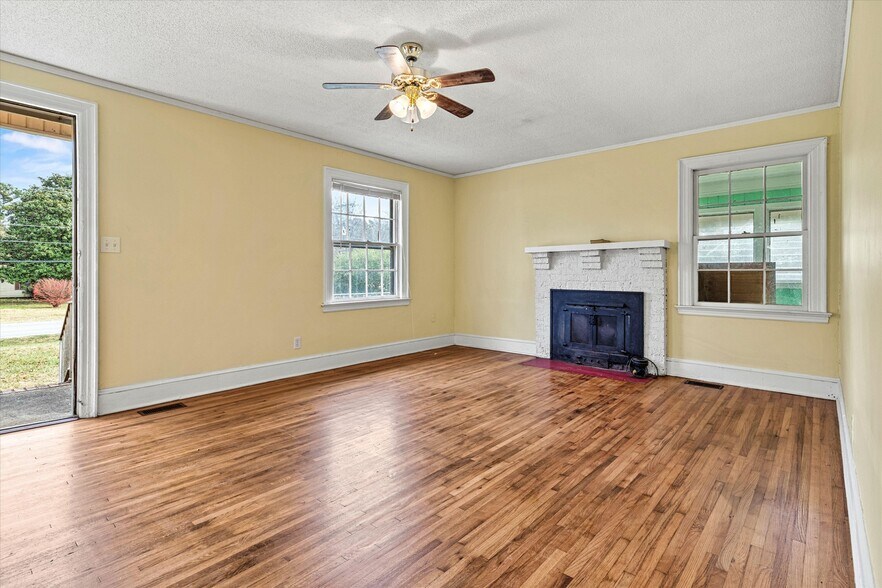 More Photos Of 1190 S NC 16 Business Hwy, Stanley Flex For Sale