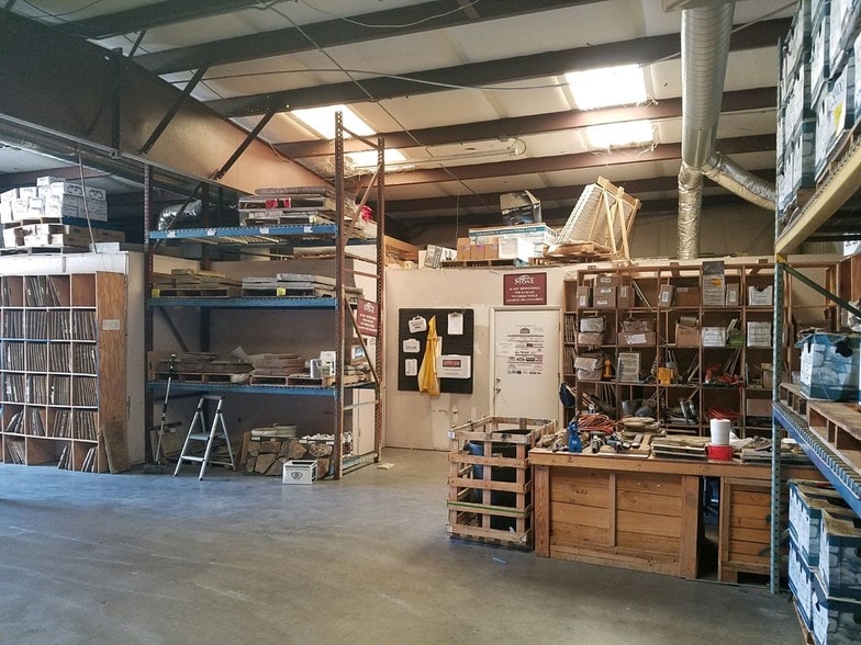 More Photos Of 2601 N Lake Valley Rd, Prescott Valley Warehouse For Lease