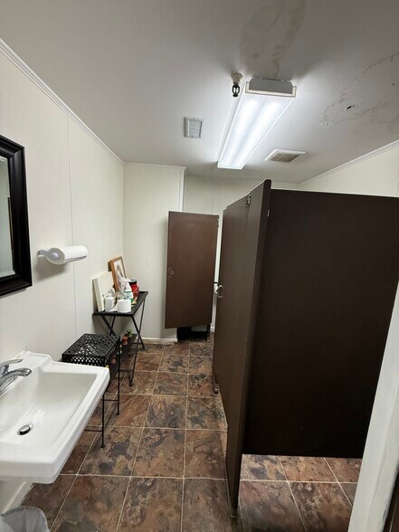 More Photos Of 312 E 9th St, Scotland Neck Industrial For Lease