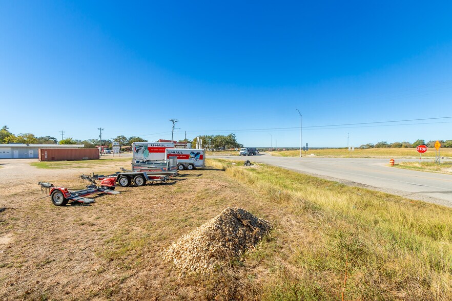 More Photos Of 1346 N Jefferson St, La Grange Warehouse For Sale